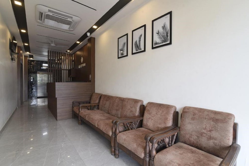 Lobby & Reception