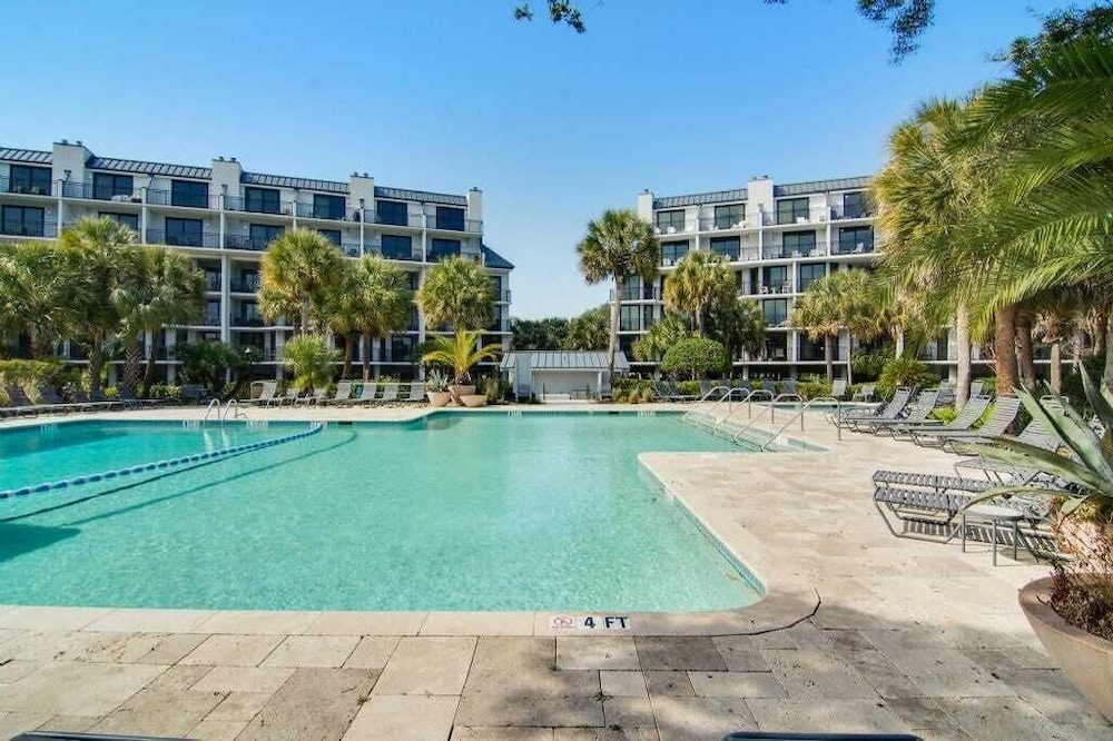 Beachfront, Pool Access, Balcony w/ Oceanview 222 D Shipwatch by Avantstay