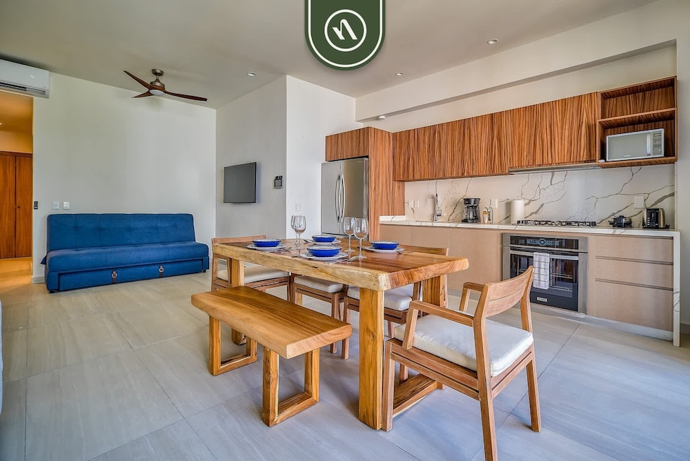 New 1 BR Condo With Amazing Rooftop Pool - Jacuzzi