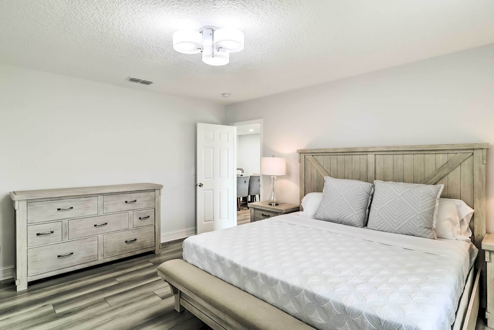 Charming Florida Home, Half-mile to Beach! view 2