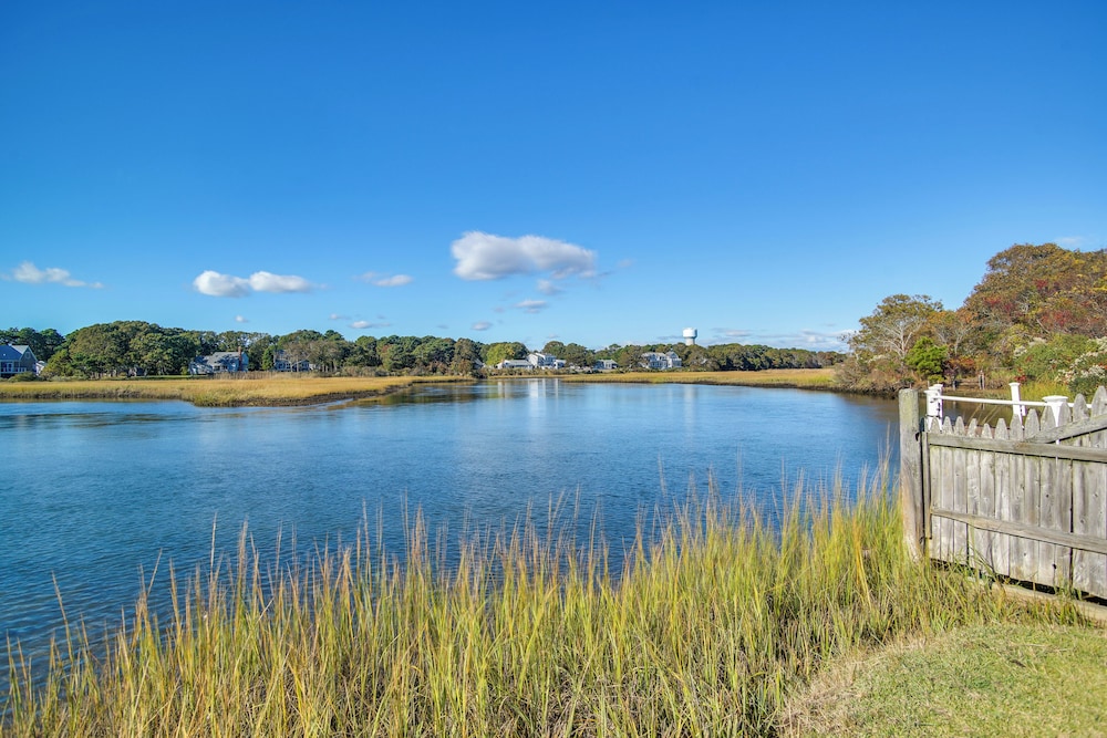 < 1 Mi to Beaches: Classic Cape Cod Cottage