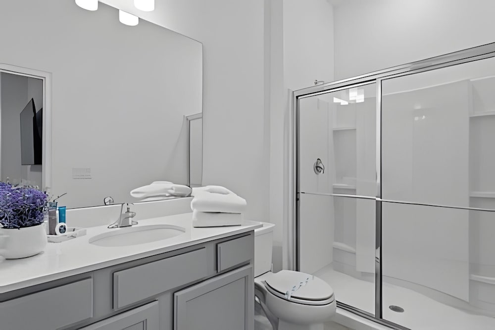 Luxury 6BR Near Universal, Pool, Spa & Game Room