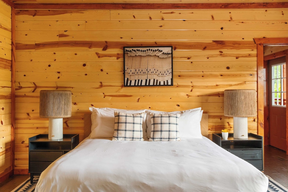 Smoky Ridge by Avantstay Renovated Cabin w/ Indoor Pool Game Room + Theater