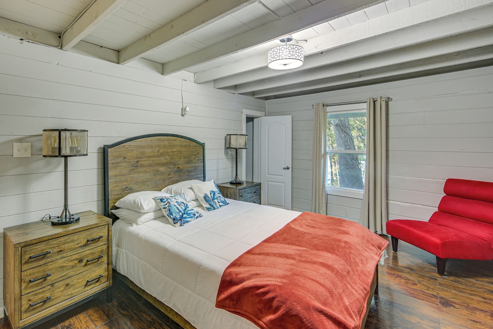 Game Room, Trails! 30-acre Lakefront Streetman Gem