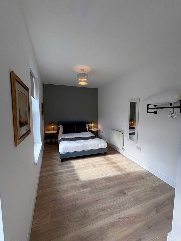 2 x bed city apartment with parking