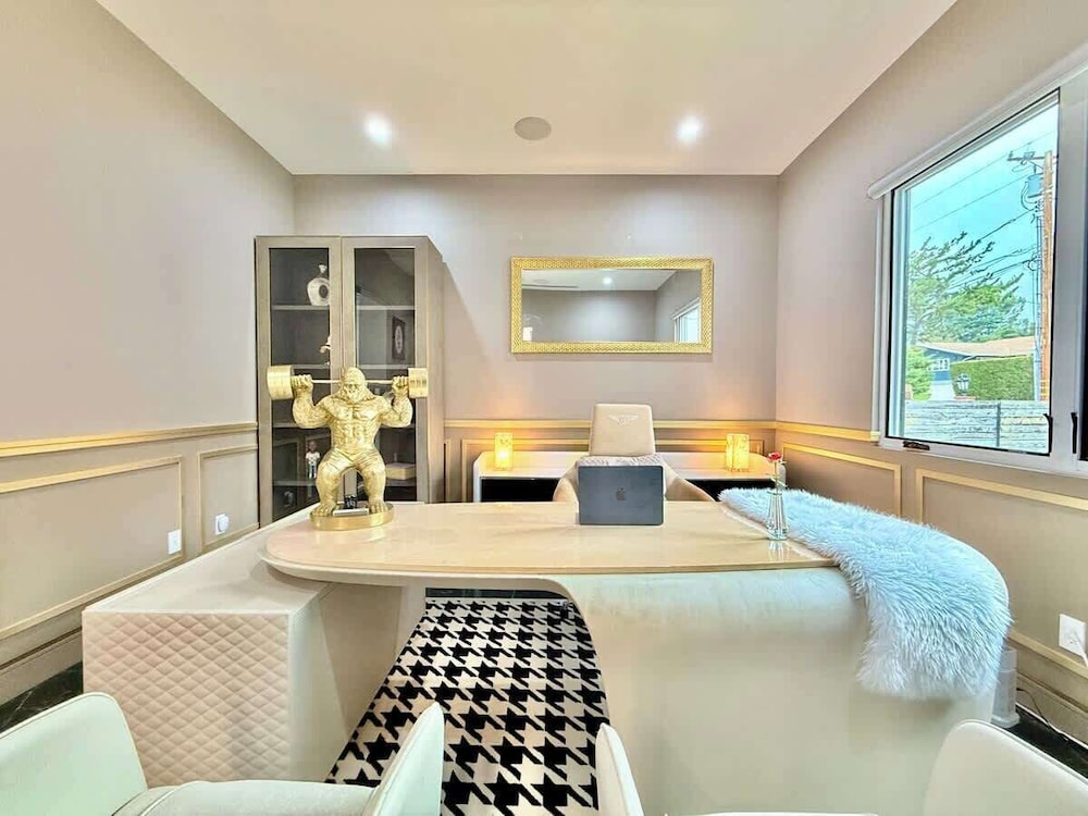 @ Marbella Lane - Enchanted Garden & Pool Hideaway