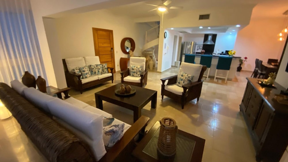Penthouse With Rooftop and Pool & Beach Access