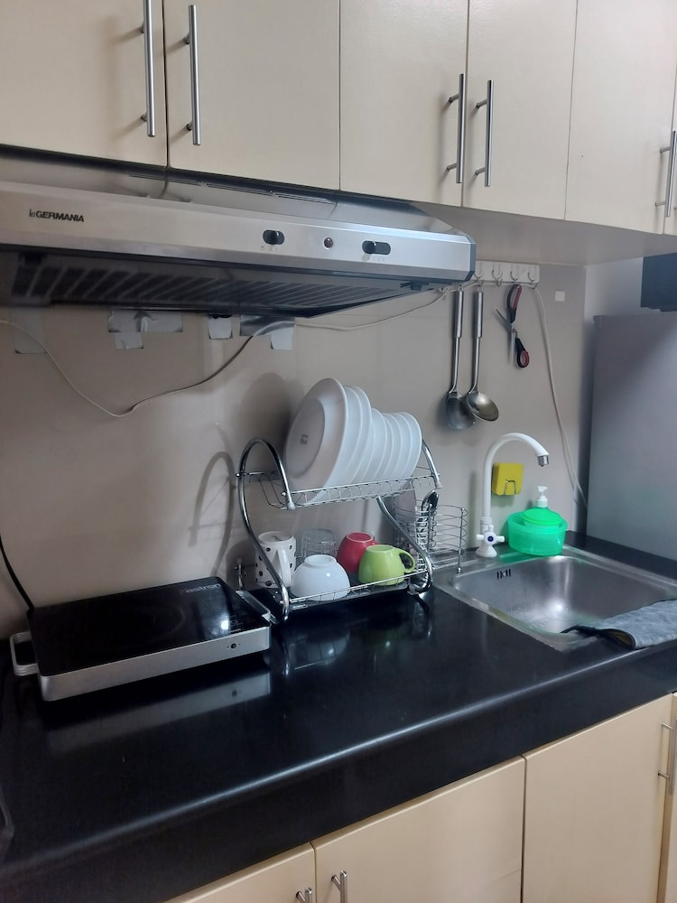 Cozy Quezon City Condo With Private Pool & Elevator Access