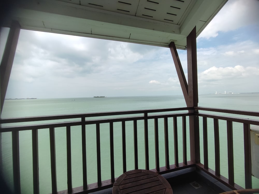 Alpine LXPD Full Seaview Water Chalet, photo 29