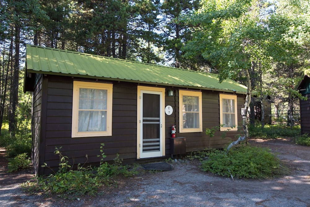Swiftcurrent Motor Inn and Cabins - Inside the Park