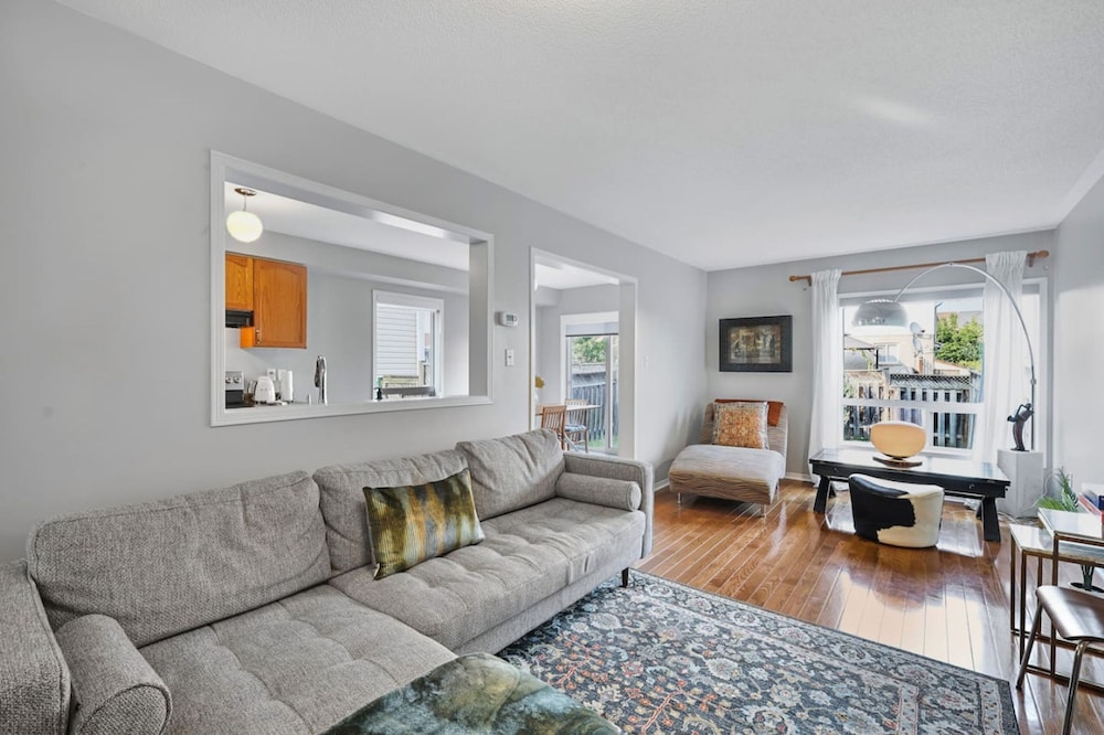 Spacious Whitby Haven 3BR Home Parking