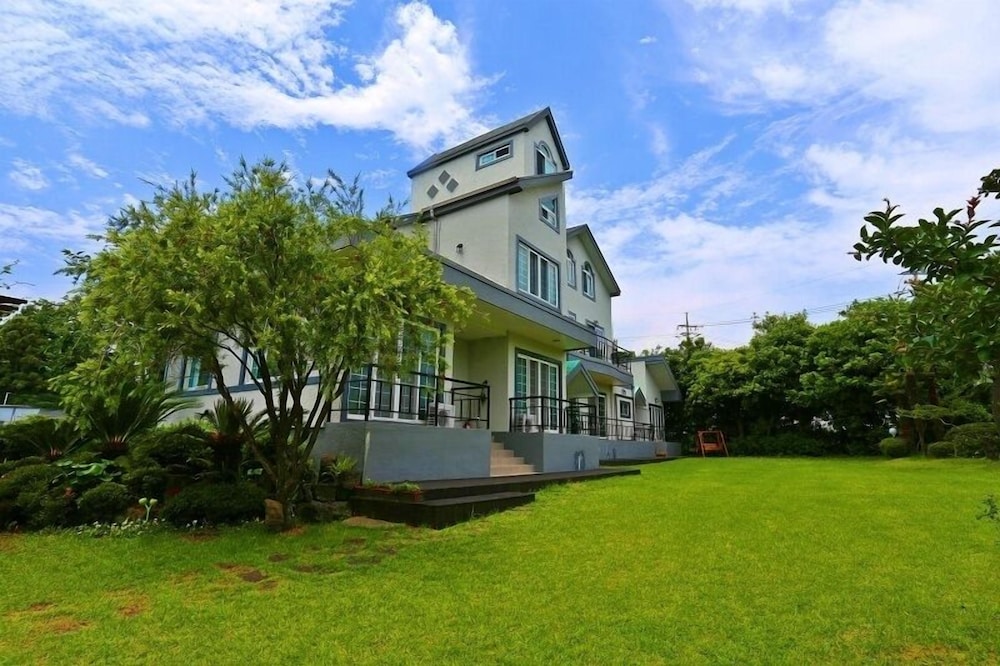 Munmoon House