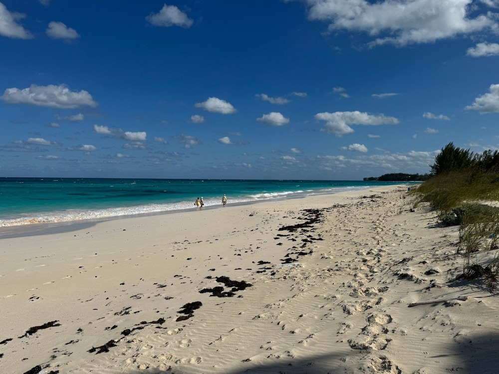 Cricket Beach House-luxurious Beachfront House 5 Bedroom Home