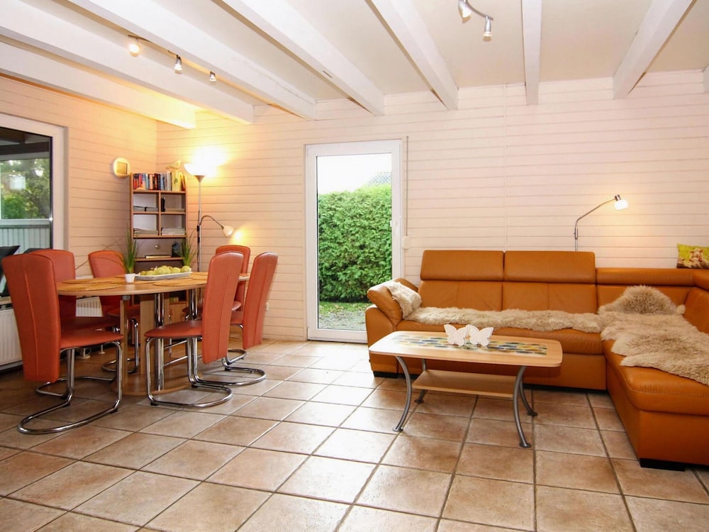 Bungalow in Warwerort Near Wadden Sea Park