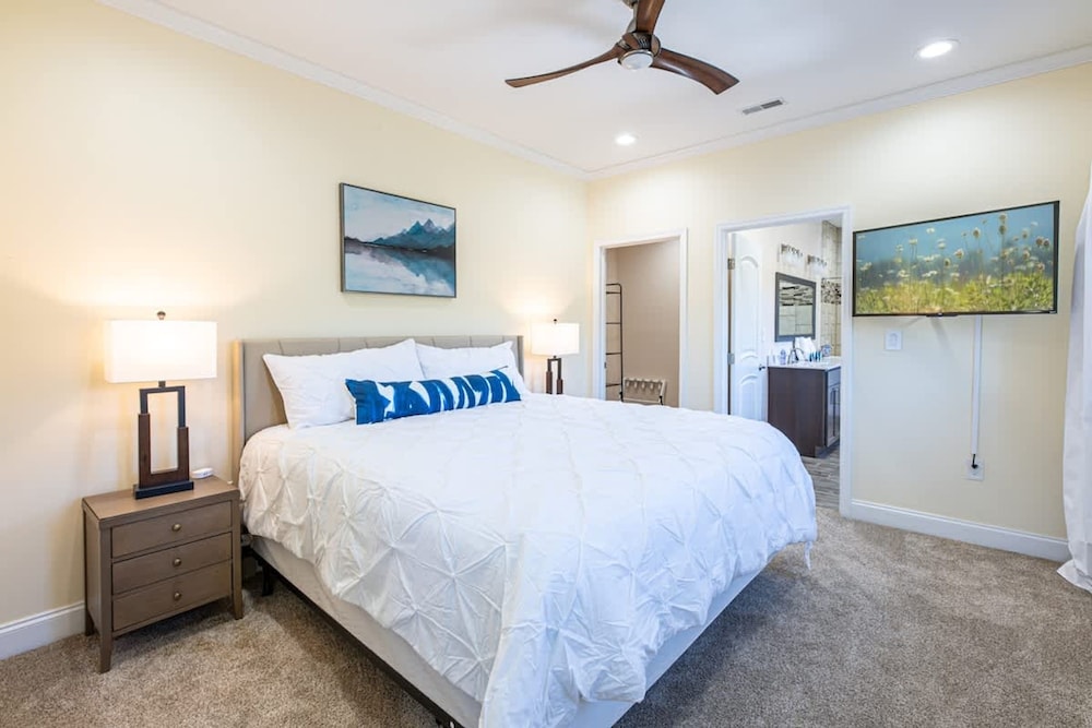 Sleeps12 Pet Friendly 2 Hottubs Views Full Kitchen