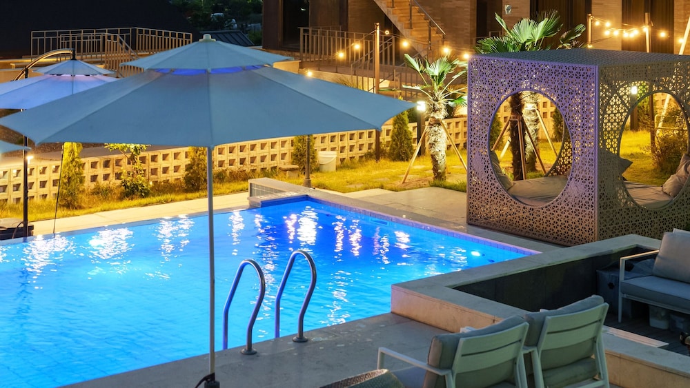 Gyeongju Rose Breeze Pool Villa Pension