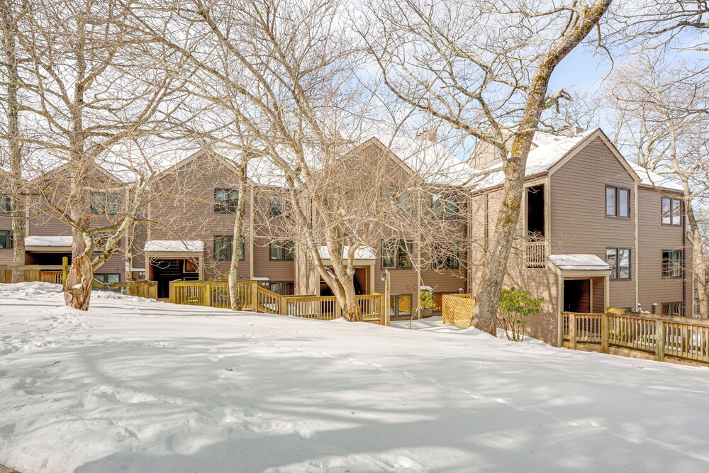 Wintergreen Resort Condo: Deck & Golf Course Views