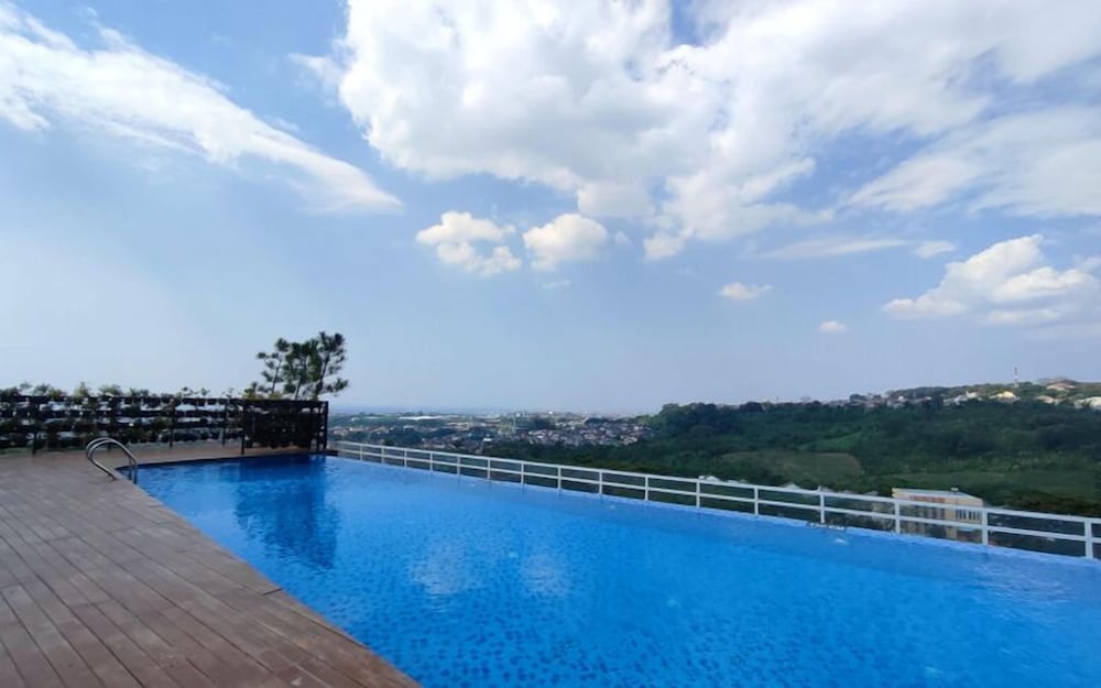Great Choice Studio At Amartha View Apartment
