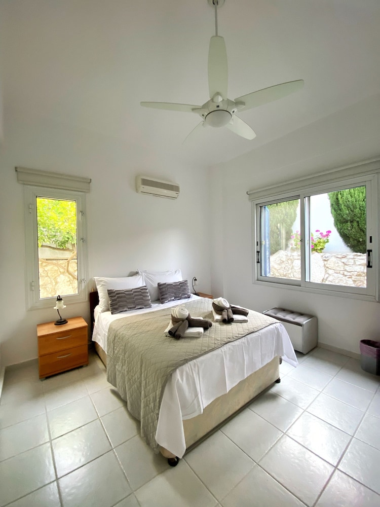102 PAP - Stay Helios House
