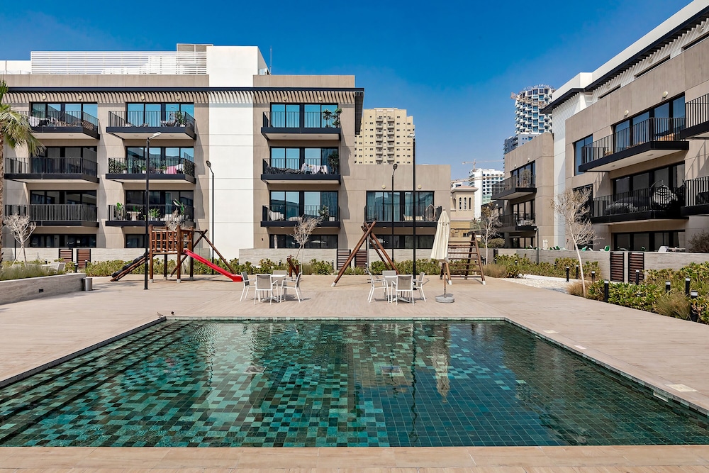 Oakley Square 1BR Apartment with maid's room