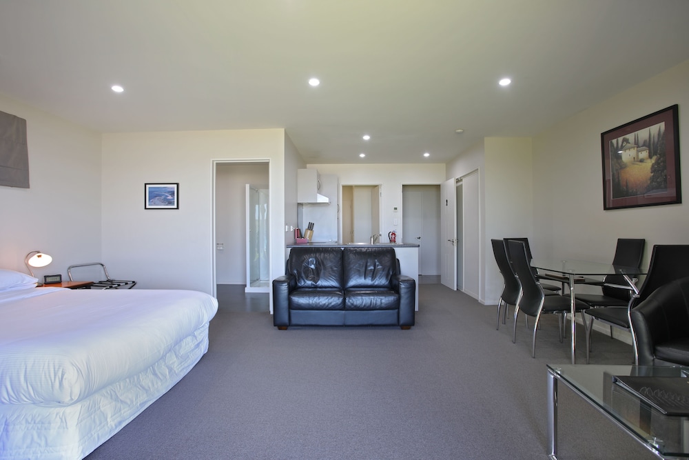 Curio Bay Salt House Motel