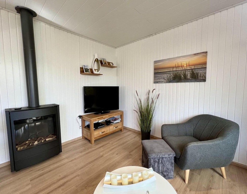 Spacious Bungalow With Garden in Park Eureka