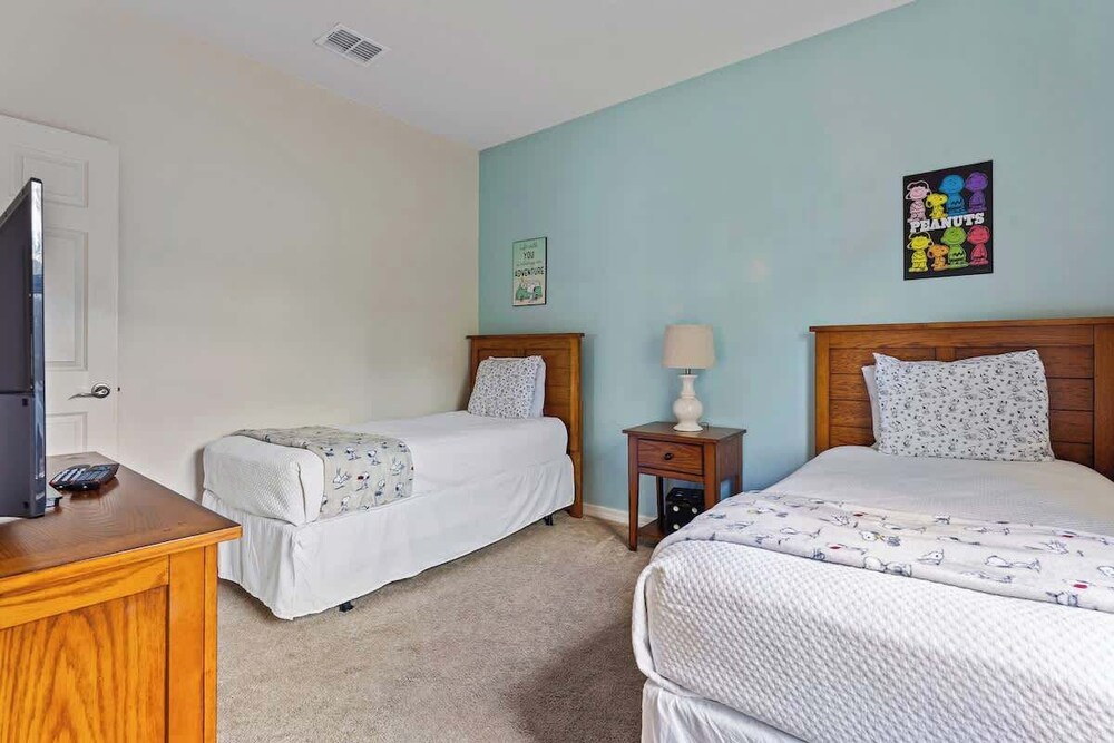 Welcoming 4 BR Sleeps 10 Guests