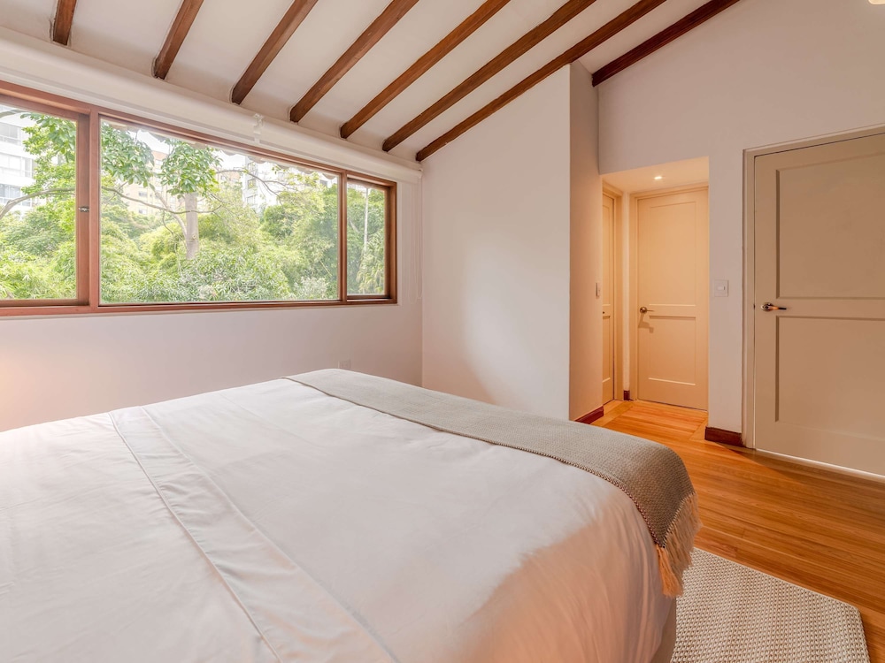w Incredible 5BR House w Jacuzzi in El Poblado