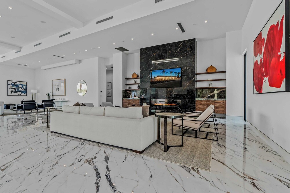 Indio Stay w/ Exclusive Amenities Pool, Hot Tub, Spa, Firepit Bravo Villa #16 by Avantstay