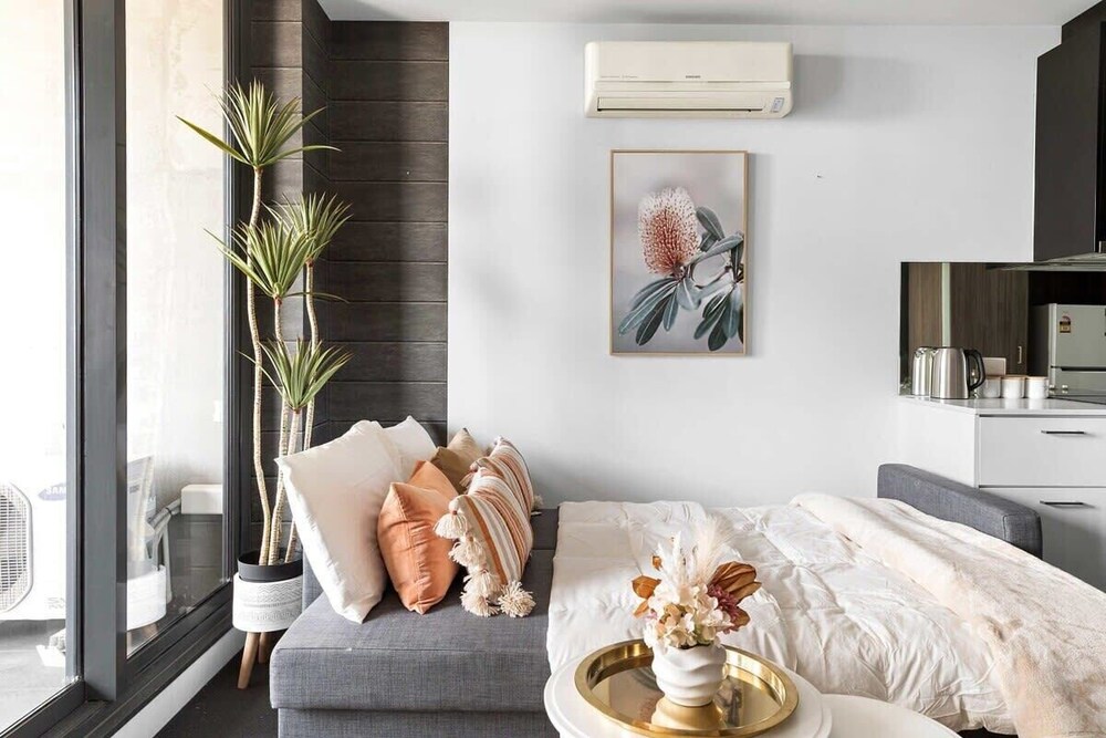 A Cozy 2BR Apt on Spencer St With Free Parking