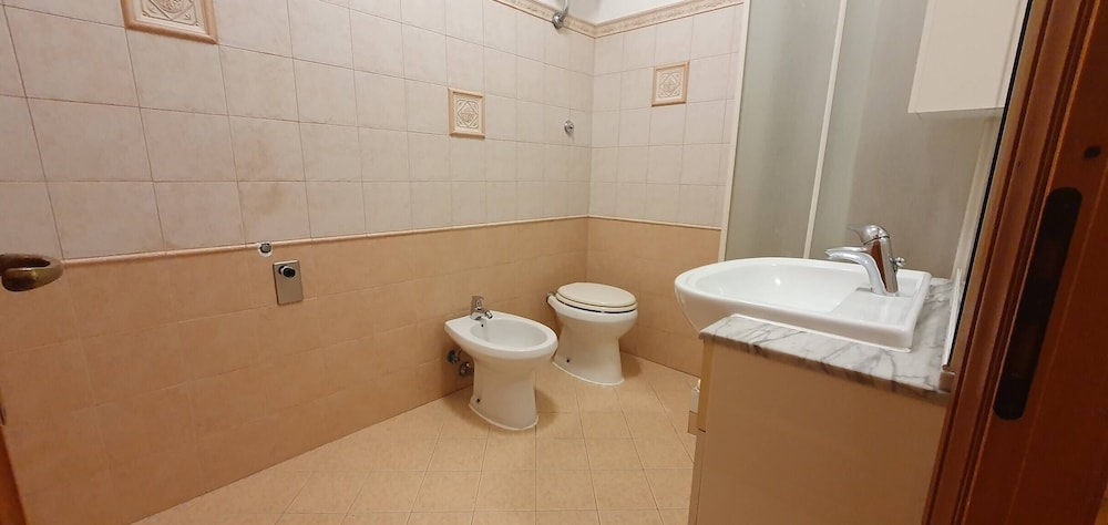 Room in B&B - Comfortable Room With Spacious Kitchen - Suite Colosseo