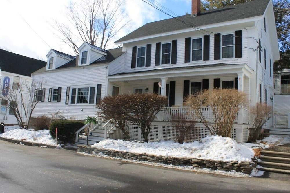 9 Lake Street
