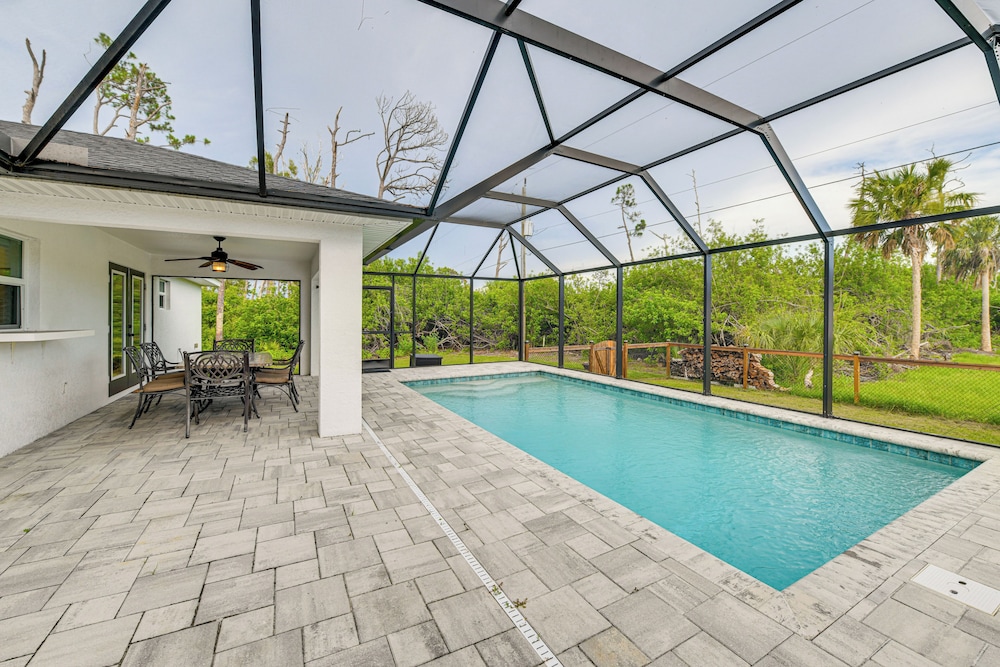 3 Mi to Public Beach: Port Charlotte Getaway!
