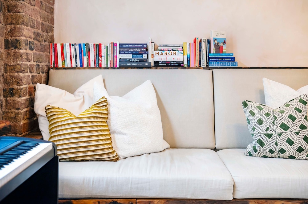 Long Term Stay- Notting Hill by Out of Office Lifestyle