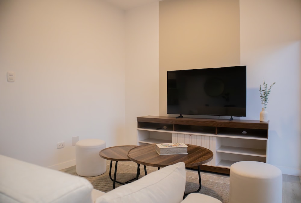 w Minimalist 2BR w Balcony in Barranco