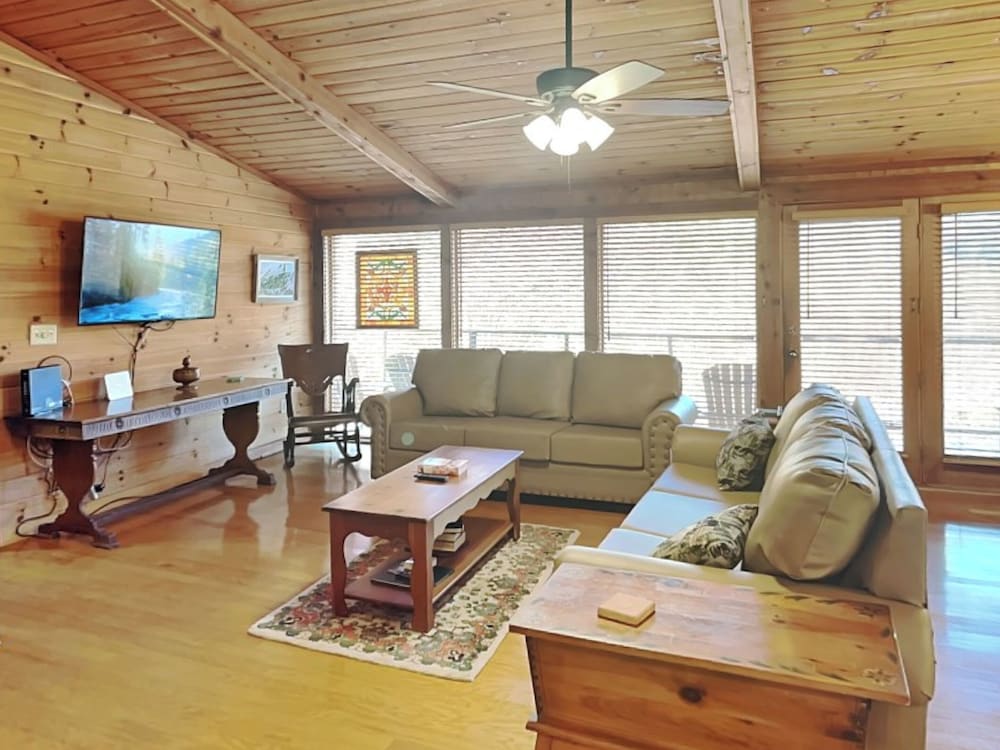 Alexander's Lookout by Jackson Mountain Rentals