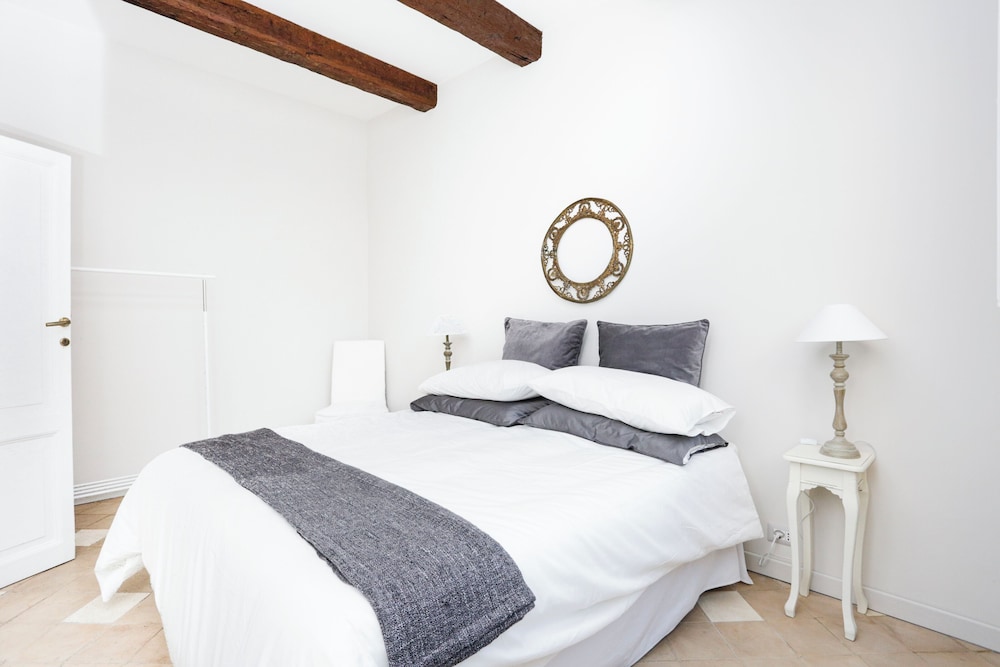 Spanish Steps Apartments