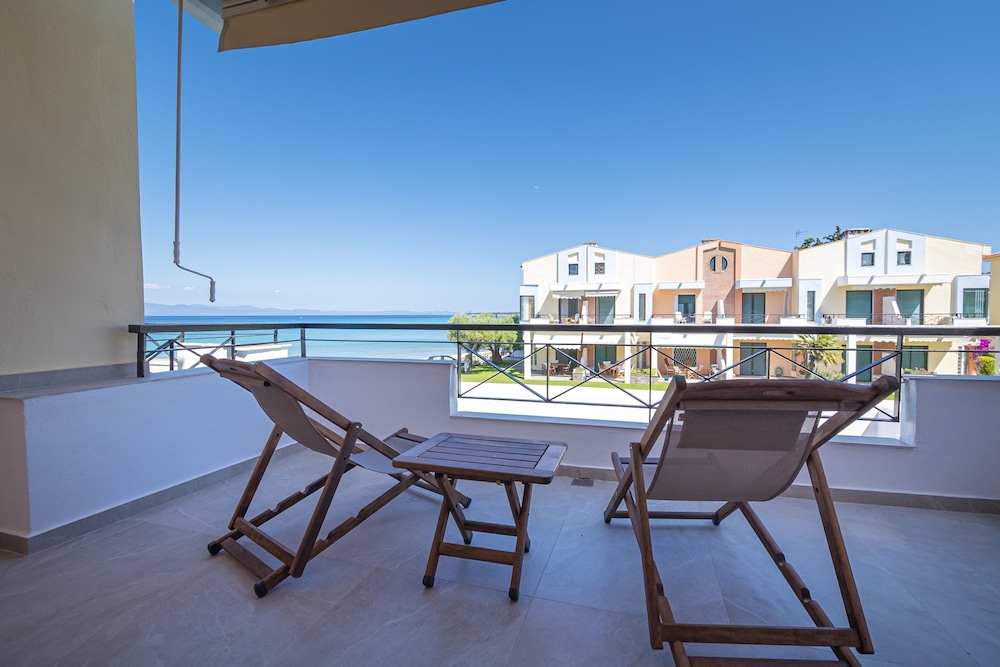 Moana Seafront Maisonette by Rentals Pro view 4