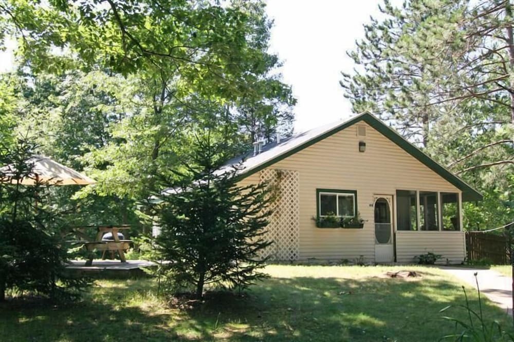 Goshorn Lake Cottages