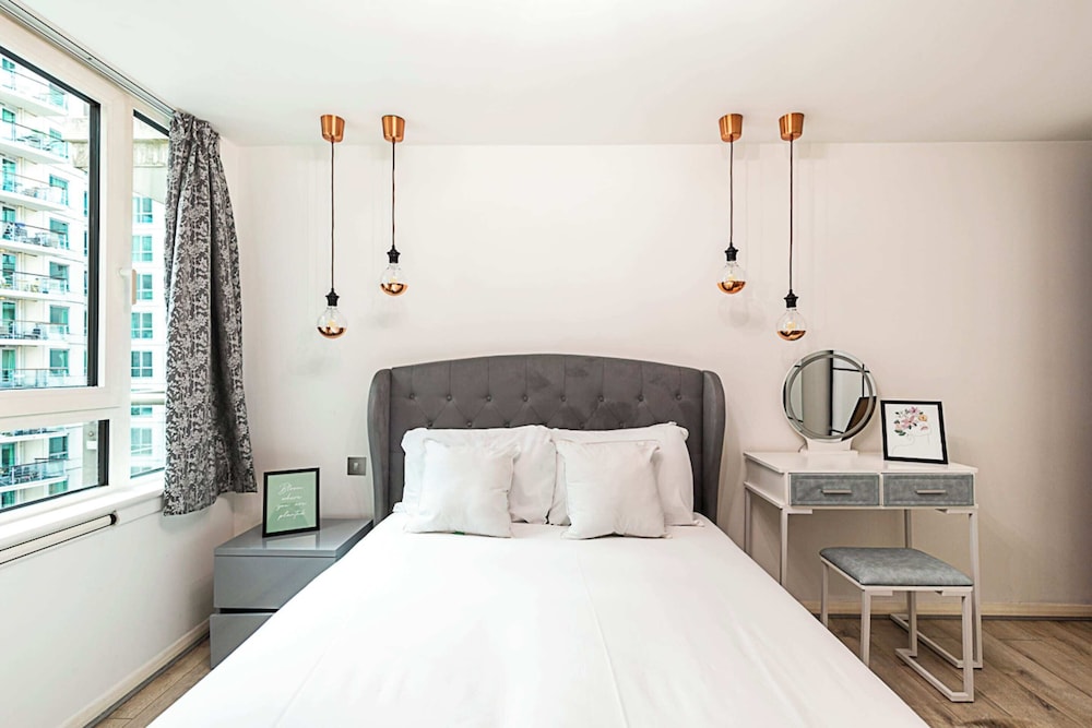 Modern and Minimalist Flat in Vauxhall