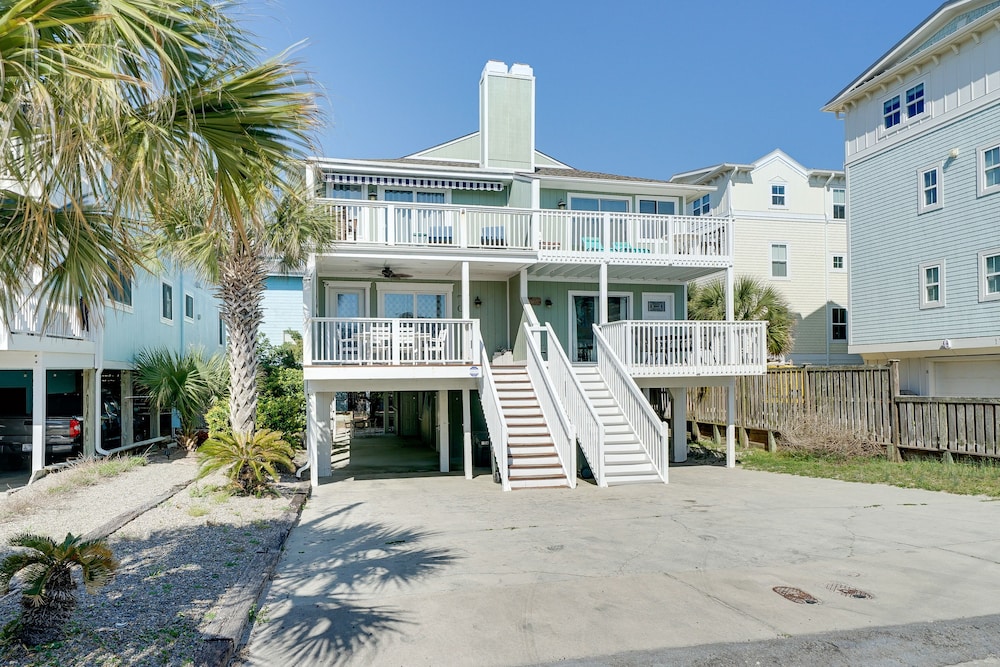 Condo w/ 2 Decks - Steps to Wrightsville Beach!