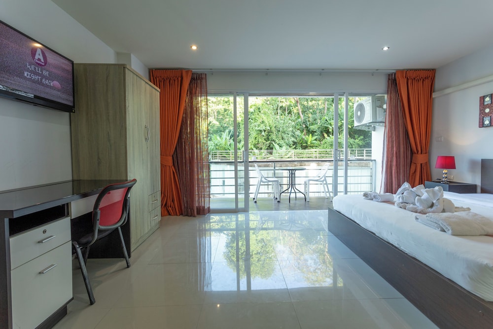 Heart of Patong Pool Beach Bangla C134