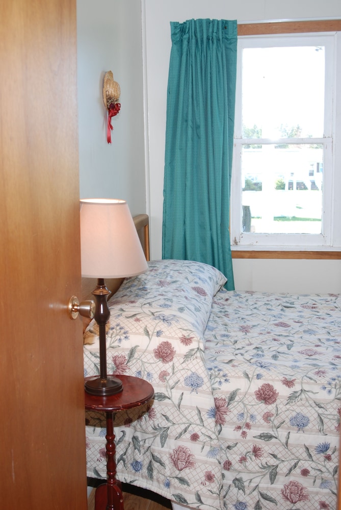 Shining Waters Cottages