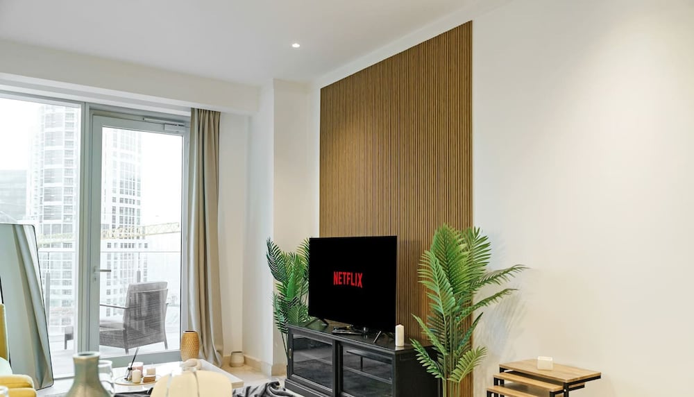 High Floor Lux 2BR nr Top Golf Dubai Marina JLT