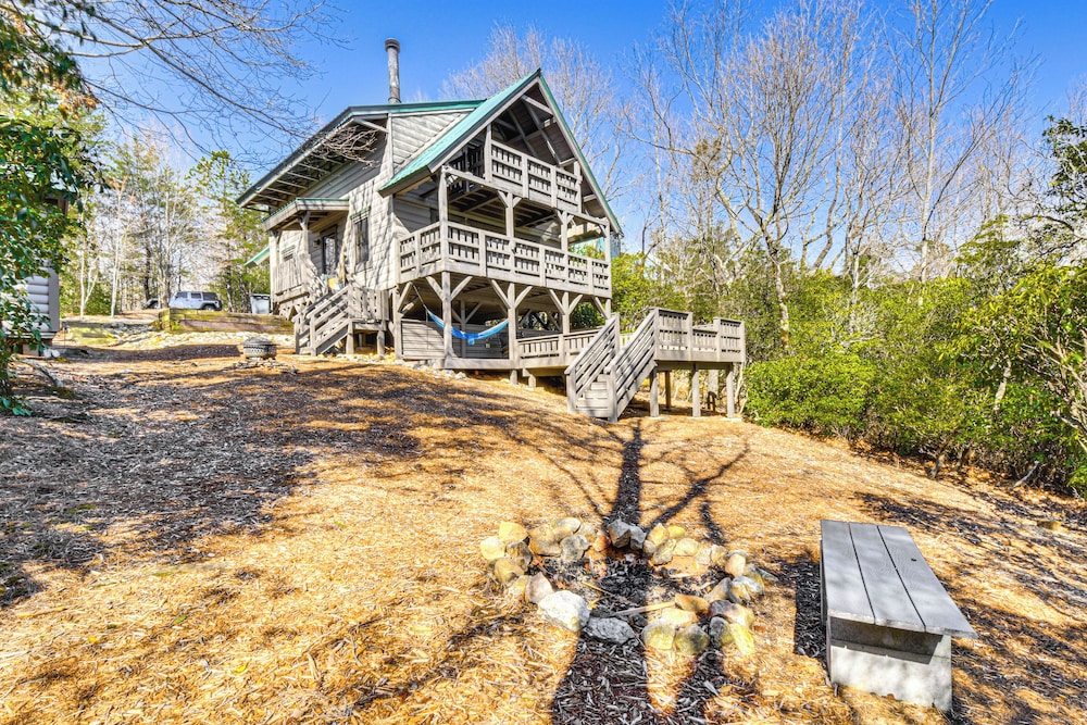 3 Mi to Dtwn Clayton: Cabin w/ Trail Access!