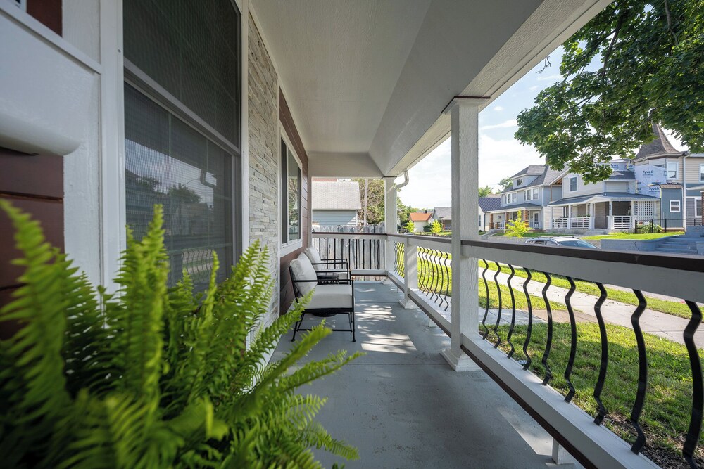 Spacious 5-Bedroom Blue Bungalow