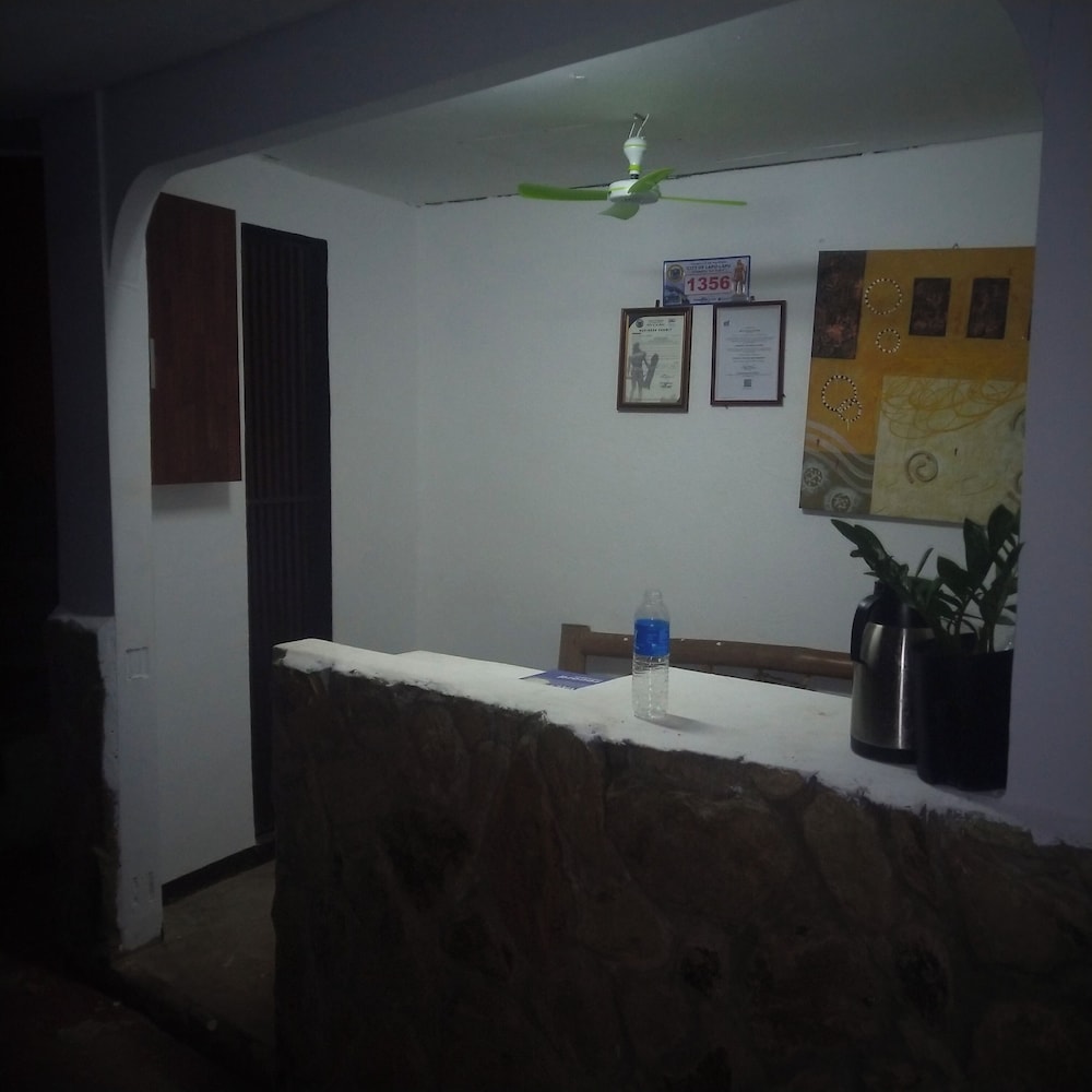 Max Travellers Inn view 3