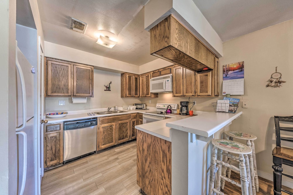 Ruidoso Condo Near Skiing, Hiking & Casinos! view 3