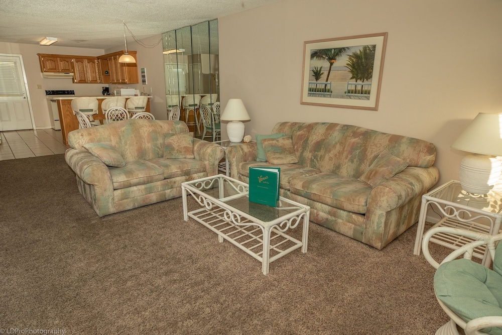 Venus 314 is a Gulf Side 2 BR on Okaloosa Island by RedAwning view 5