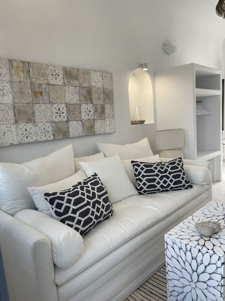 OIA Unique Homes by K&K